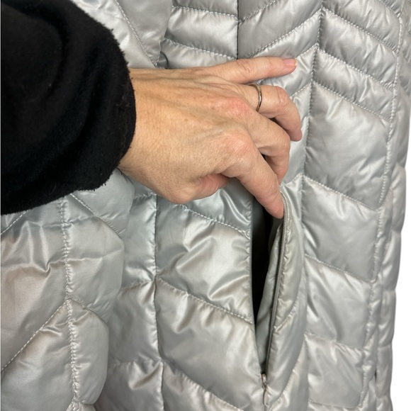 Kenneth Cole hooded silver/grey puffer jacket two pockets - Picture 10 of 15